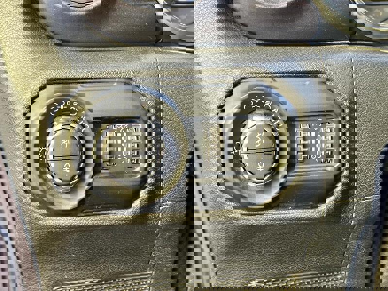 Image Jeep WRANGLER 2.2 CRDI 200 Unlimited Sahara BVA 8 GPS Carplay Clim bi-zone Caméra Siège cuir Attelage Gtie 1 an